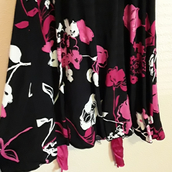 Black and pink halter dress - Picture 3 of 4